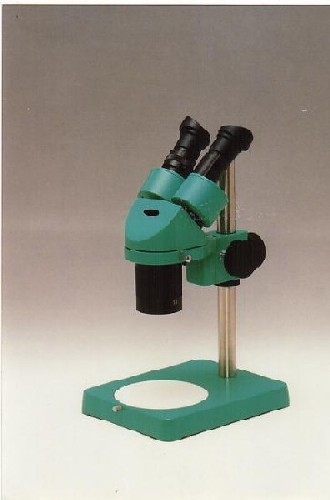 写真：変倍式実体顕微鏡