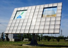写真：集光式太陽光発電追尾システム